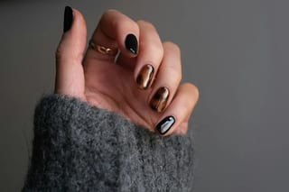 Cần thợ nail bột và tay chân nước tại DeKalb, Illinois