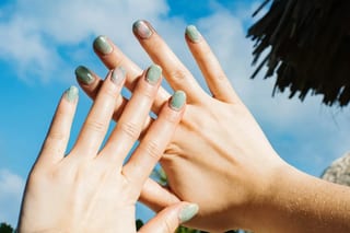 Tiệm nail cần tuyển thợ nail và nối mi tại Fayetteville, NC