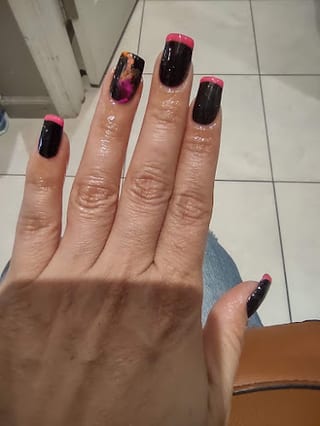 Seguin Nails