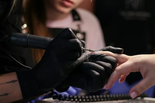 Cần gấp thợ nails nam nữ làm toàn thời gian ở Orlando, FL