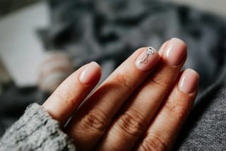 Thợ nails cần gấp tại College Station, TX