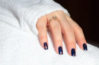 Tiệm cần tuyển thợ nail tại Conroe, TX