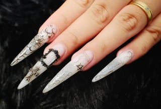 Cần thợ nail gấp tại Brunswick, OH