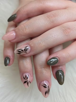 Sunny Natural Nails