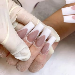 Tiệm nail cần thợ làm TCN, dip và acrylic tại Spearfish, SD