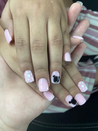 Nails 4 U