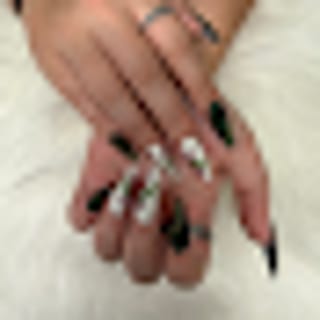 J’s Nails