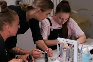 Cần thợ nail biết làm everything và design tại Pittsburgh, PA