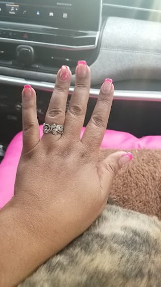 Robie’s Nails & Spa