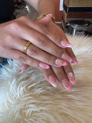 LV Nails & Spa