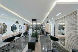 Sang tiệm nail tại Aurora, Colorado