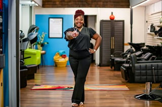 Sang tiệm nail đang hoạt động tại Winslow, Arizona