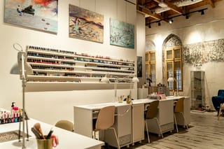 Tiệm nail cần tuyển thợ nail và quản lý tại Bedford, OH
