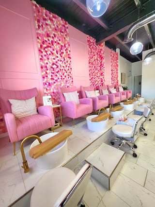 Beautyholic Lashes & Nails