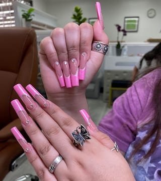 DA-VI NAILS