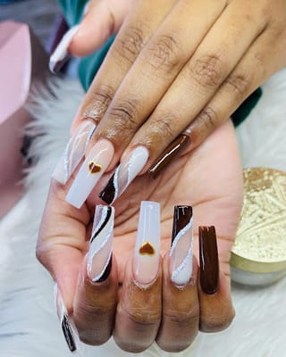 Chic Nails