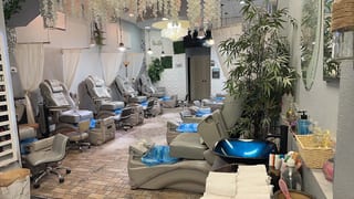 Deluxe nails and spa