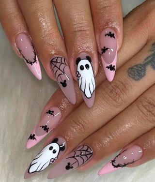Tiệm cần thợ nail nữ tại Cordova, TN