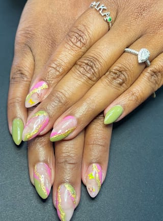 Solar Nail Spa
