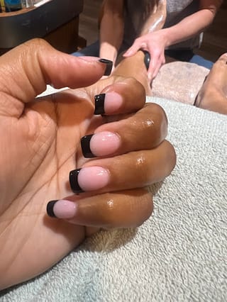 V Nails