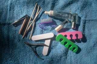 Tiệm nail cần thợ bột hoặc thợ biết làm nhiều dịch vụ tại Henderson, NV