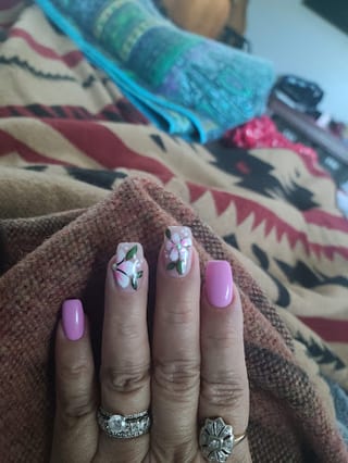 Flores Nails
