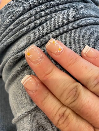Vivian nail salon