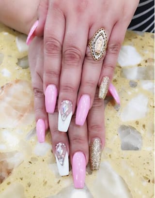 Dazzling Nails and Spa