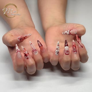 Me Nails & Spa
