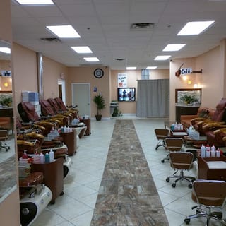Luxury Nails & Spa