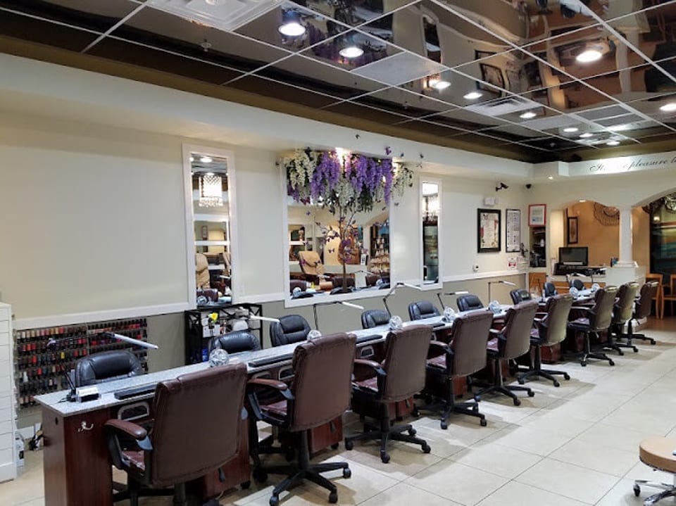Highland Nails & Spa – Rainbow/Windmill . photo 1