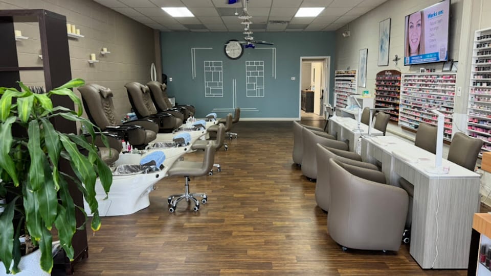 Nails R Us- Nail & Microblading Studio photo 1