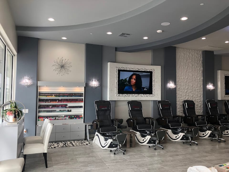 Deluxe Nails & Spa photo 1
