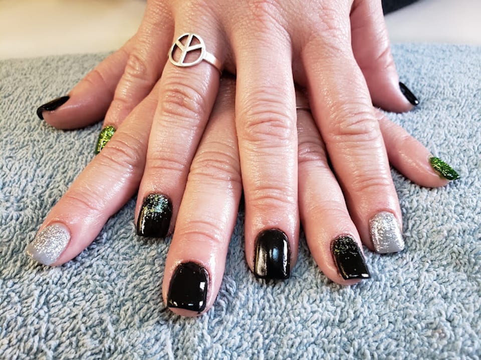 Doris' Nails photo 1