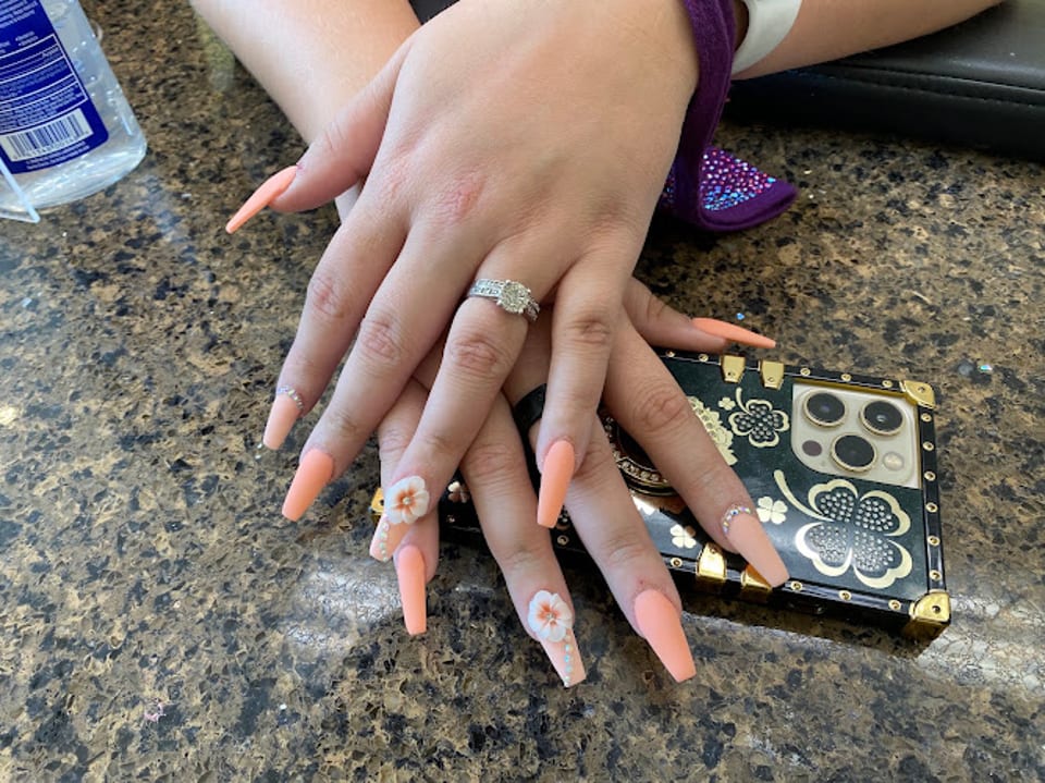 Sandy Nails 1 photo 1
