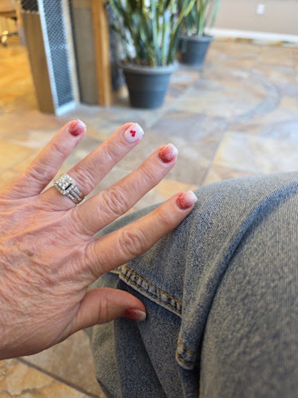 Deluxe Nails & Spa photo 1