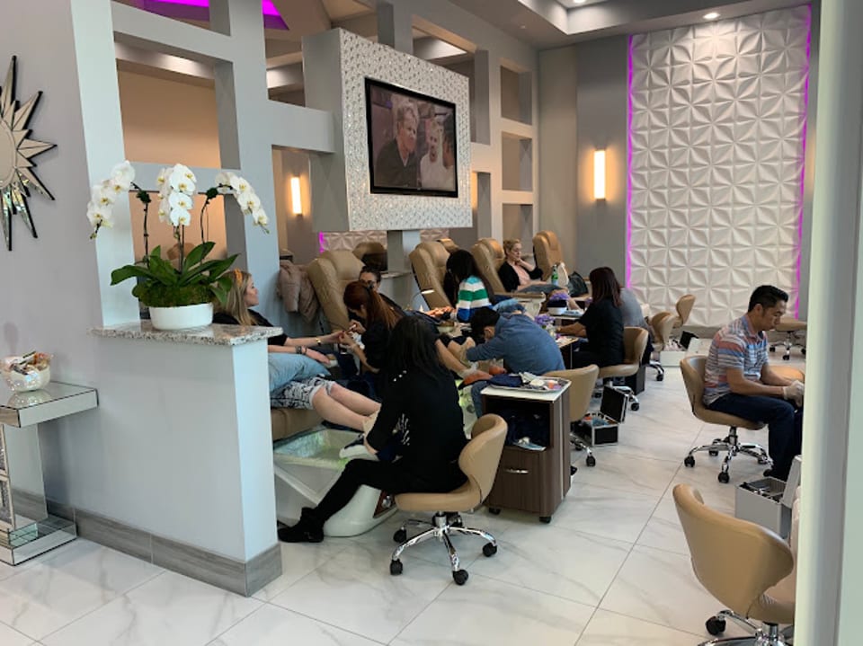 AURA nail bar photo 1