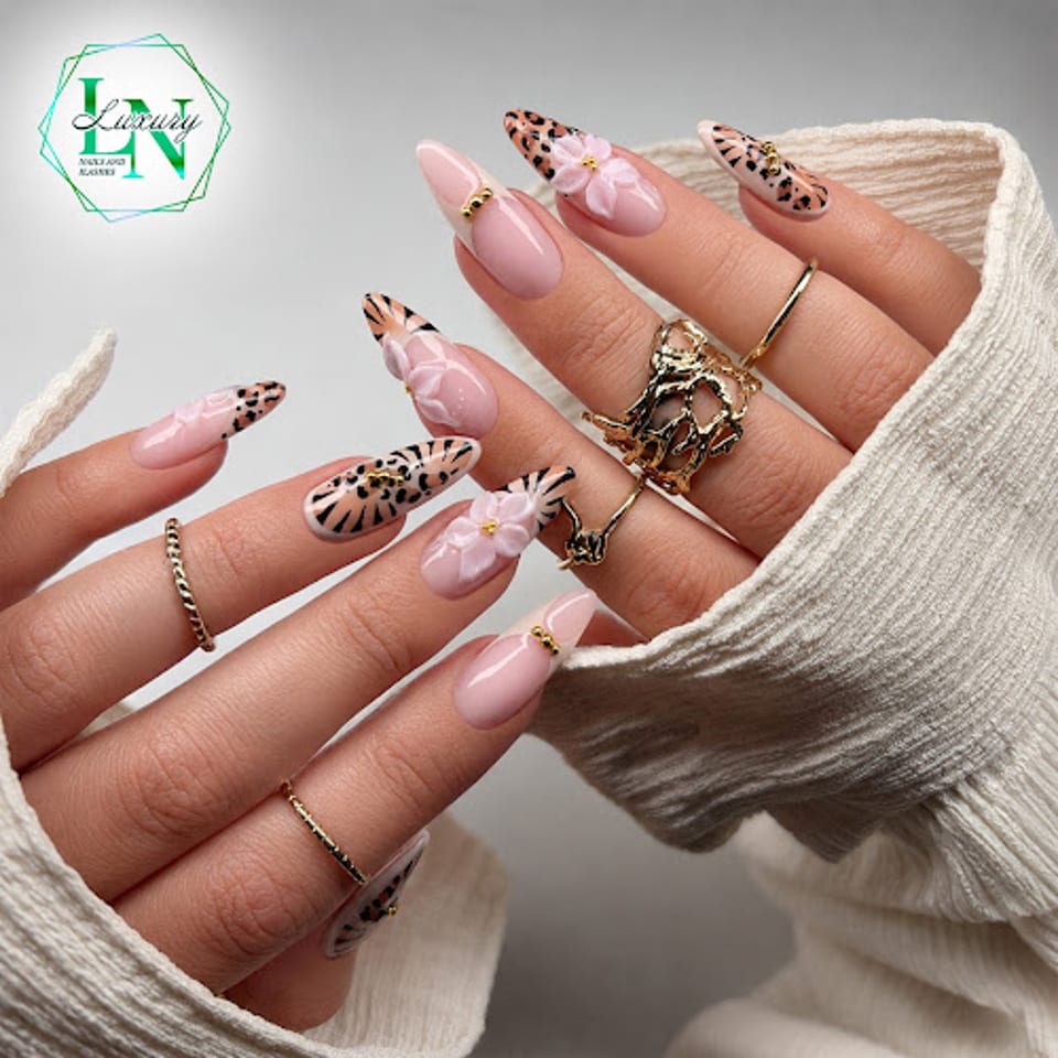 Luxury Nails & iLashes photo 1
