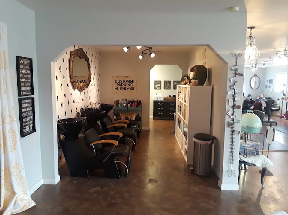The Mane Salon & Spa photo 1