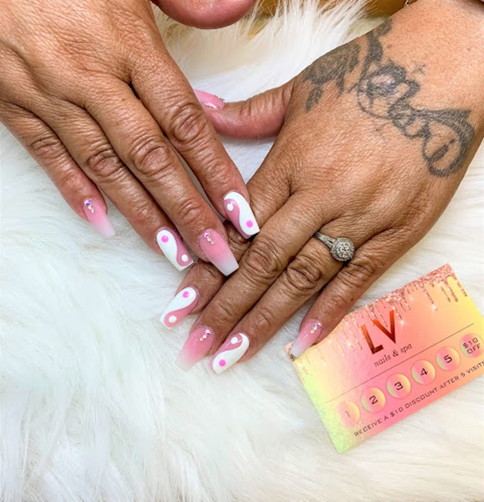 LV NAILS photo 1