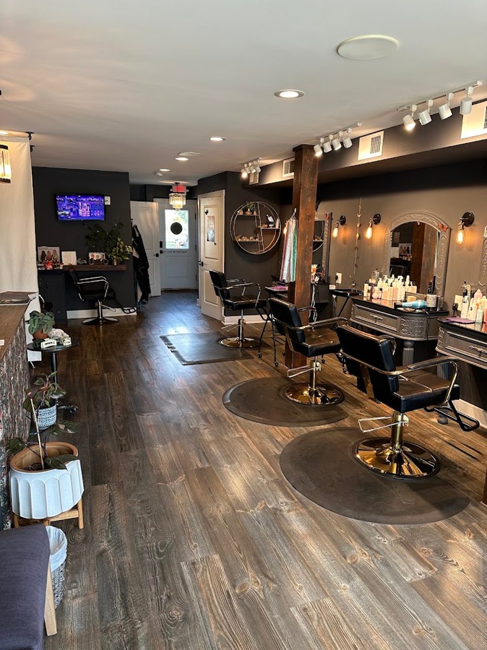 Blue Salon photo 1
