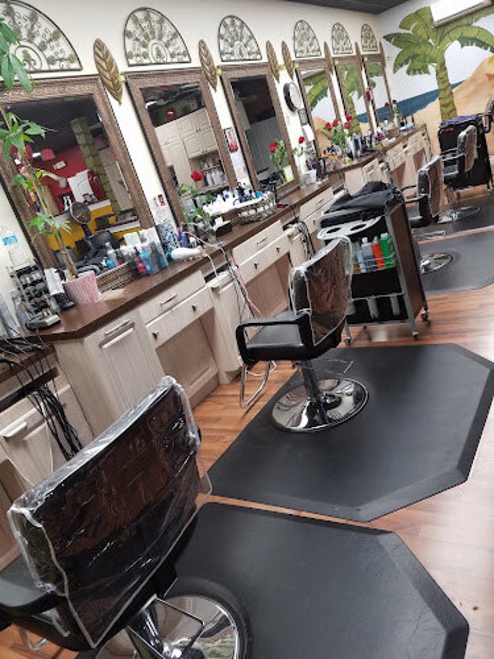 Looks and Company “The Salon” photo 1