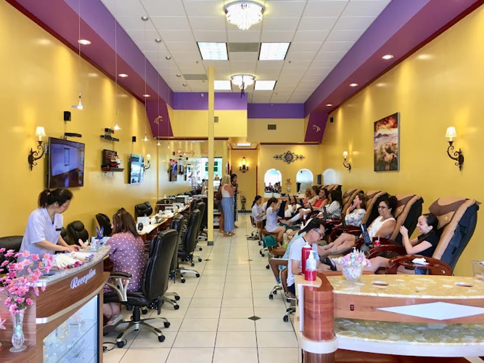 Friendly Nails & Spa photo 1