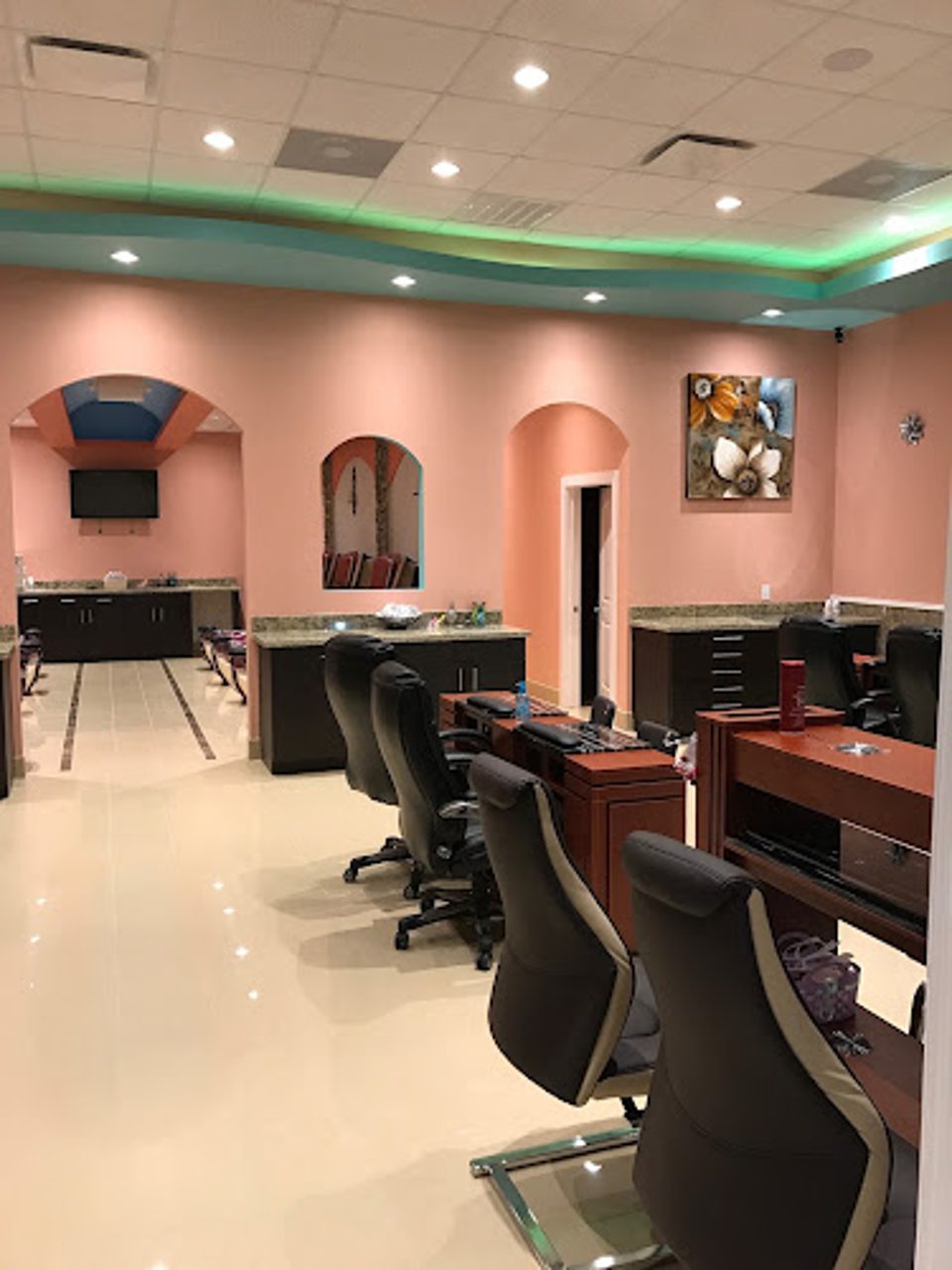 LG Nails & Spa photo 1