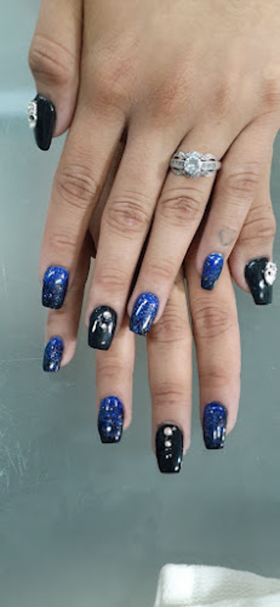 TIN TIN NAILS photo 1