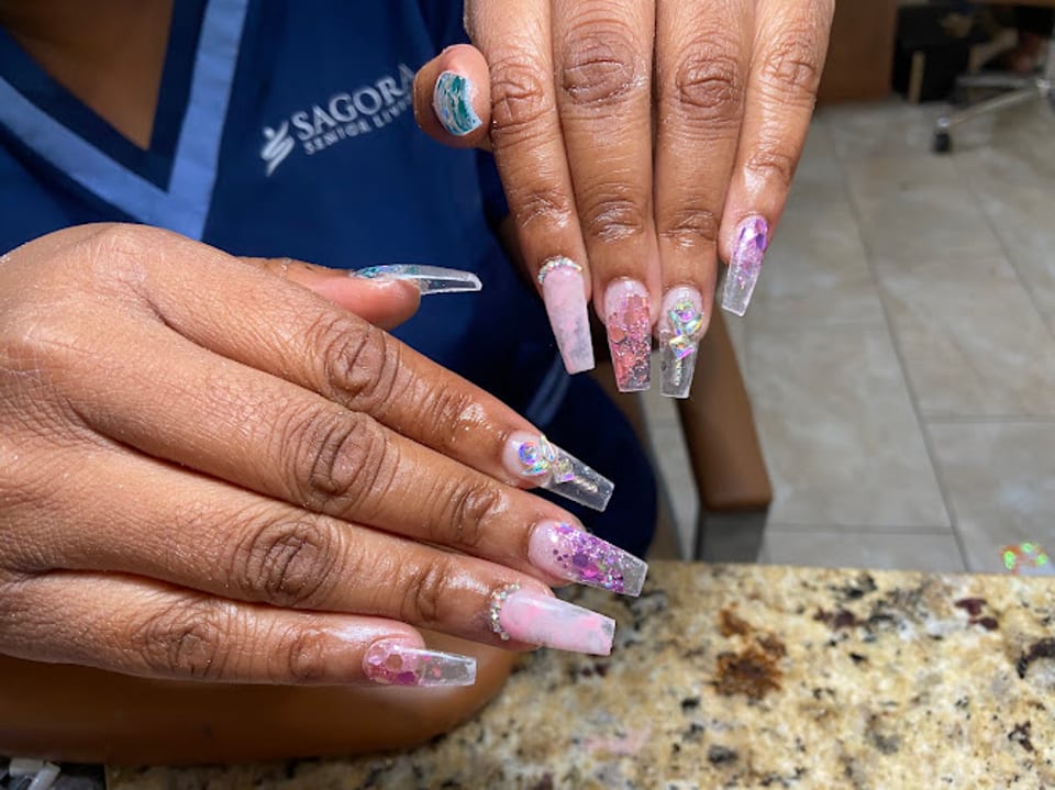Queens Nails & Spa photo 1