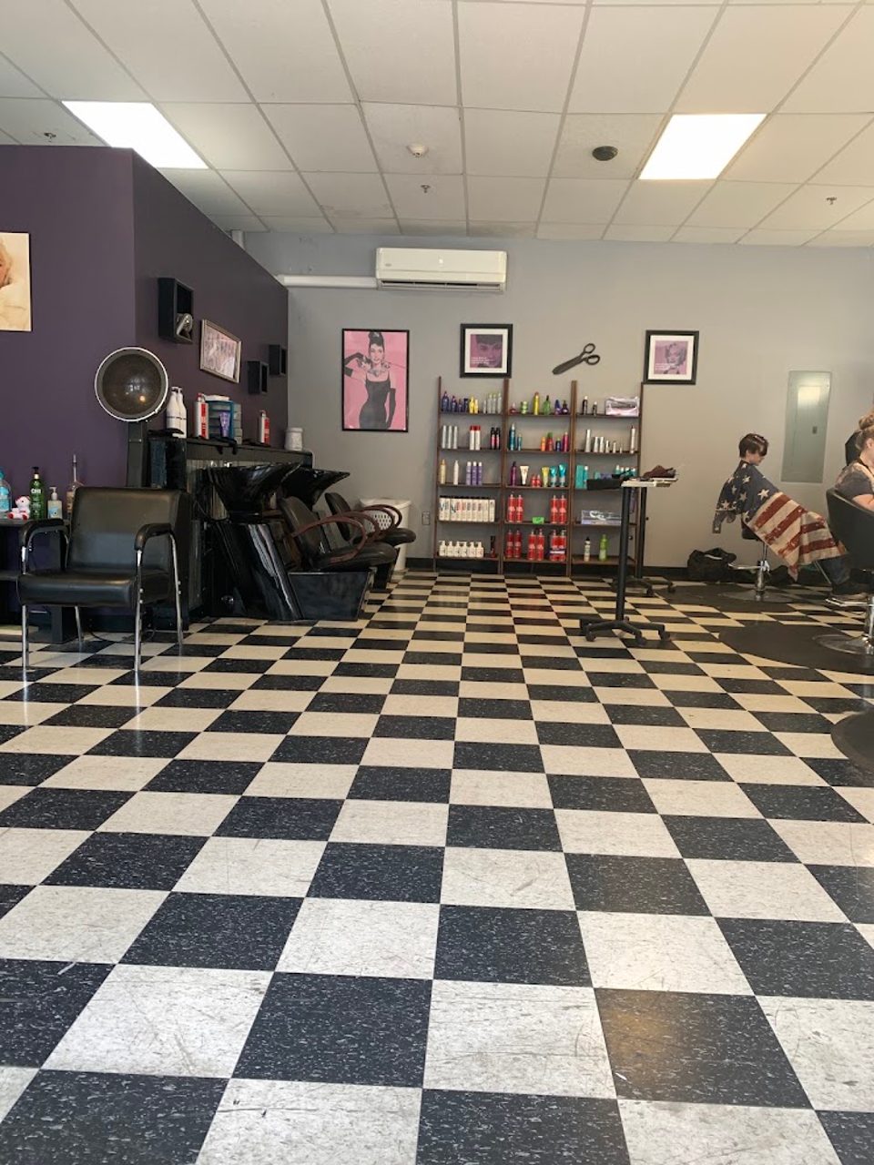 Tangles Hair Salon photo 1
