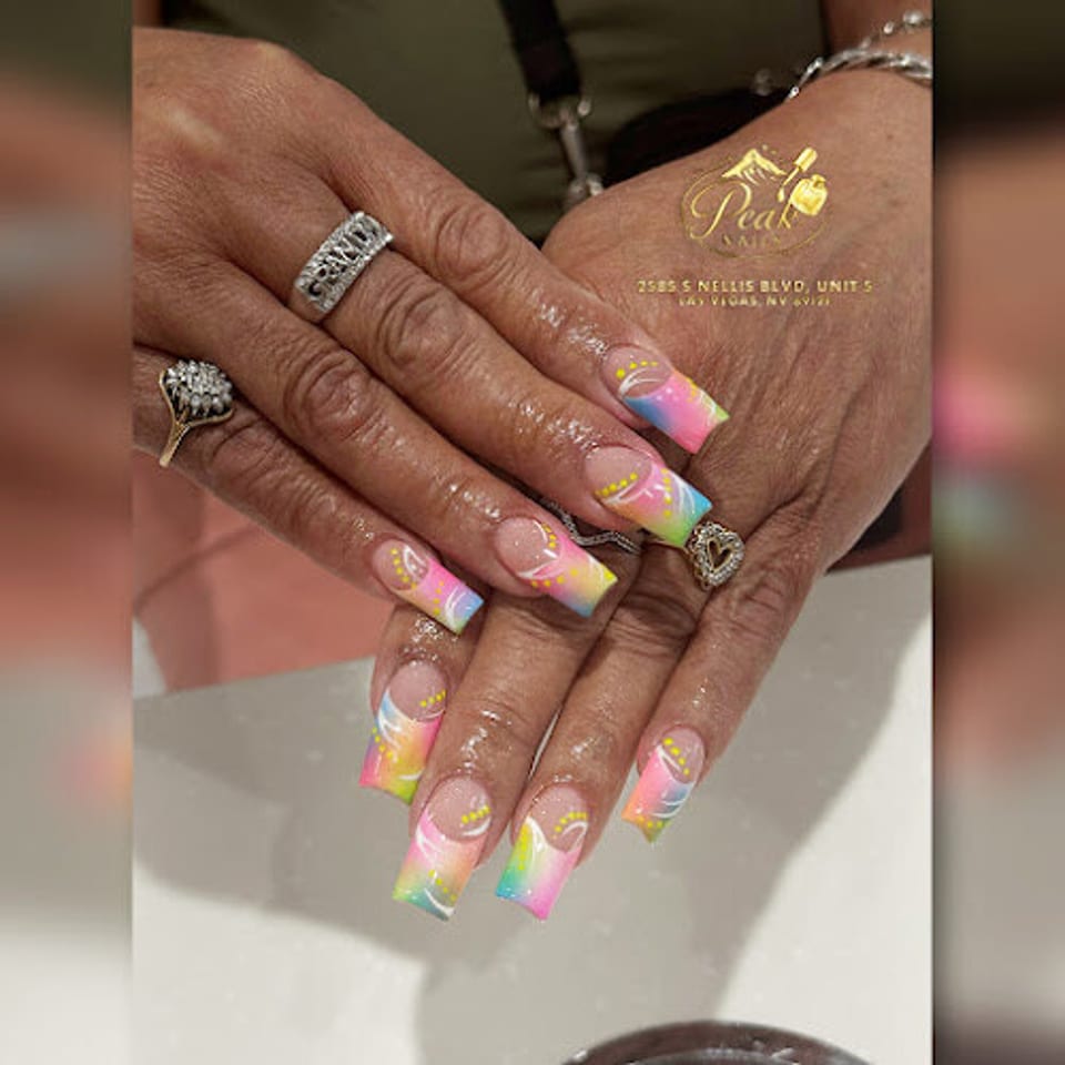 Peak Nails photo 1