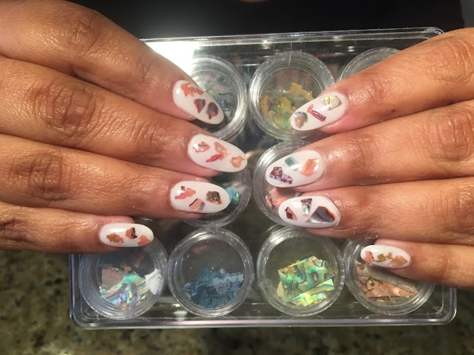 Deluxe Nails - Round Rock photo 1