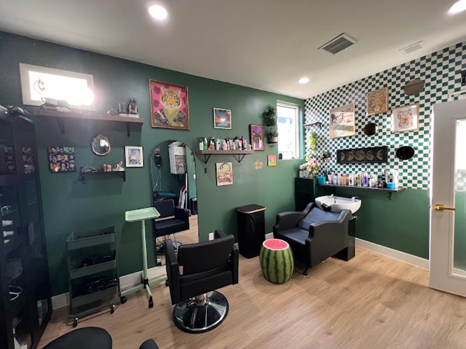 Vibrance Vibes Salon photo 1